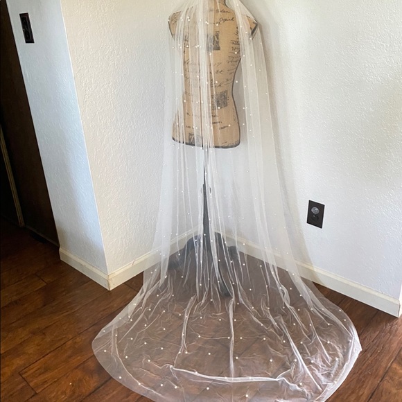 Wedding veil with pearls - Picture 9 of 9